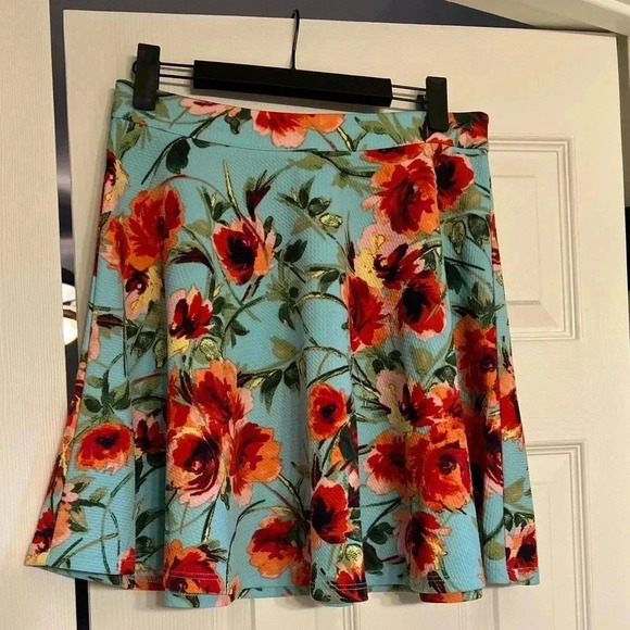 Flower skirt, size 7 - Picture 1 of 4